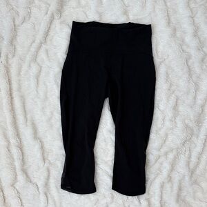 Lululemon Women’s Size 8 Black 3/4 length Leggings | Like New